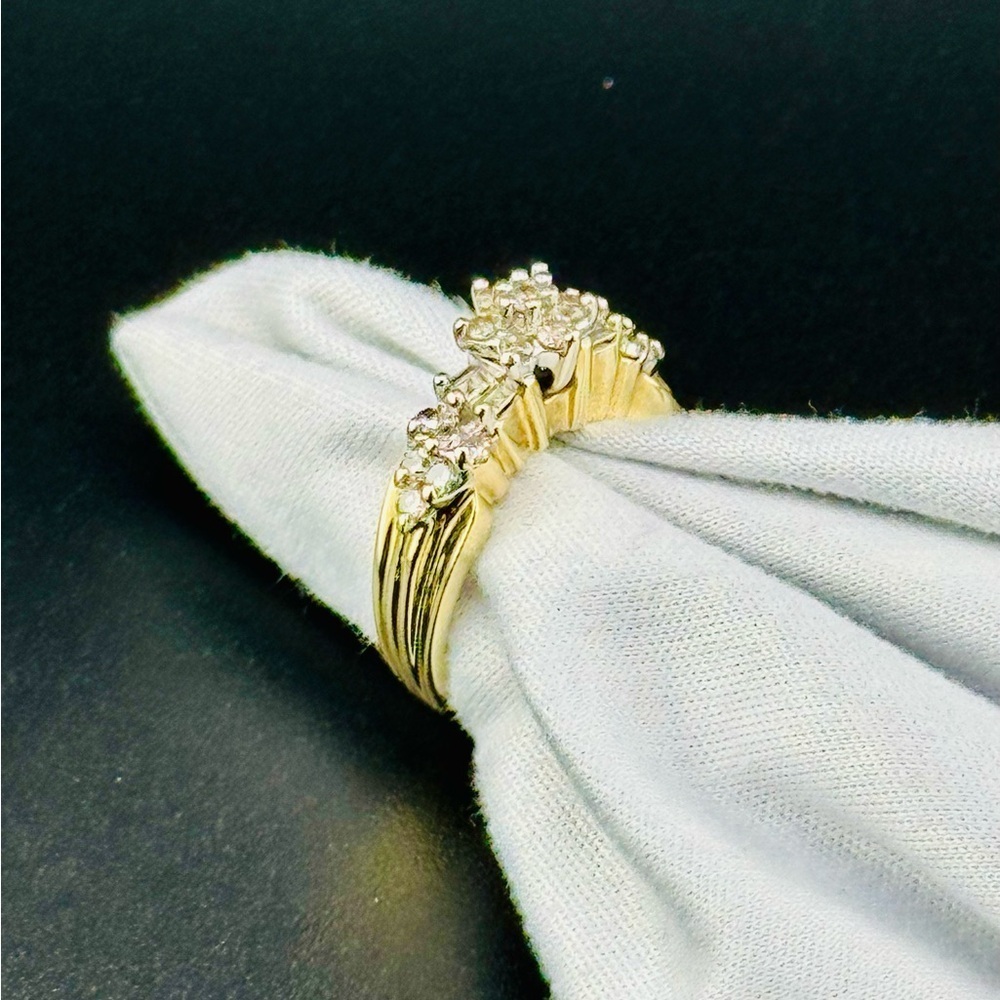 10K Gold Ladies Beautiful Diamond Cluster Ring Size 5.5 Weighs 4 Gram very clean - Picture 9 of 14